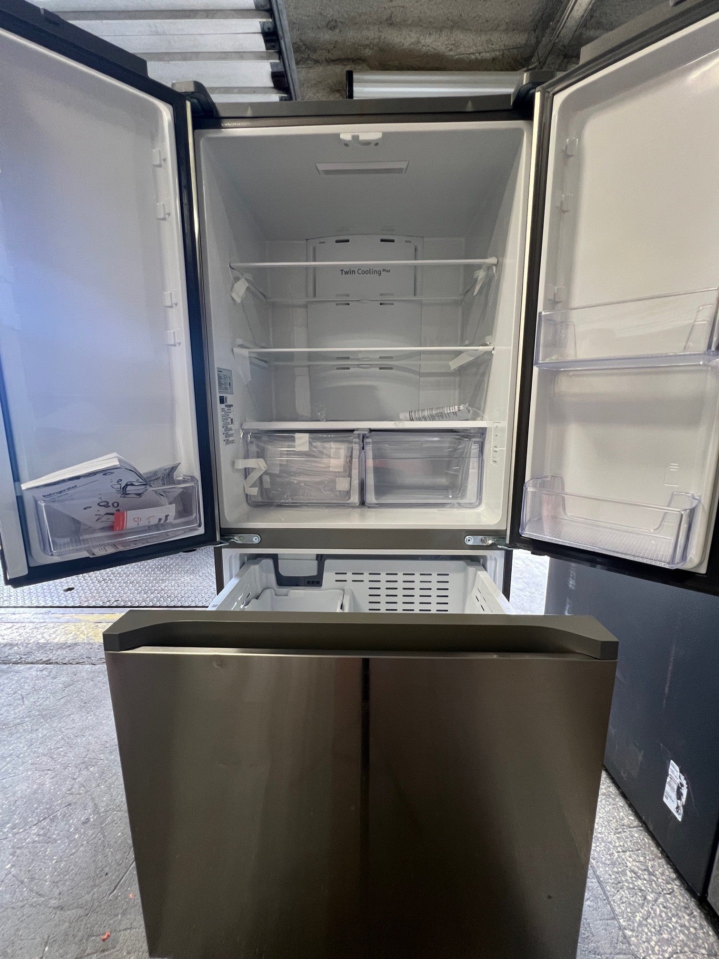 Samsung Counter-Depth 17.5-cu ft 3 -Door Smart Compatible French Door Refrigerator with Ice Maker ( Fingerprint Resistant Stainless Steel )